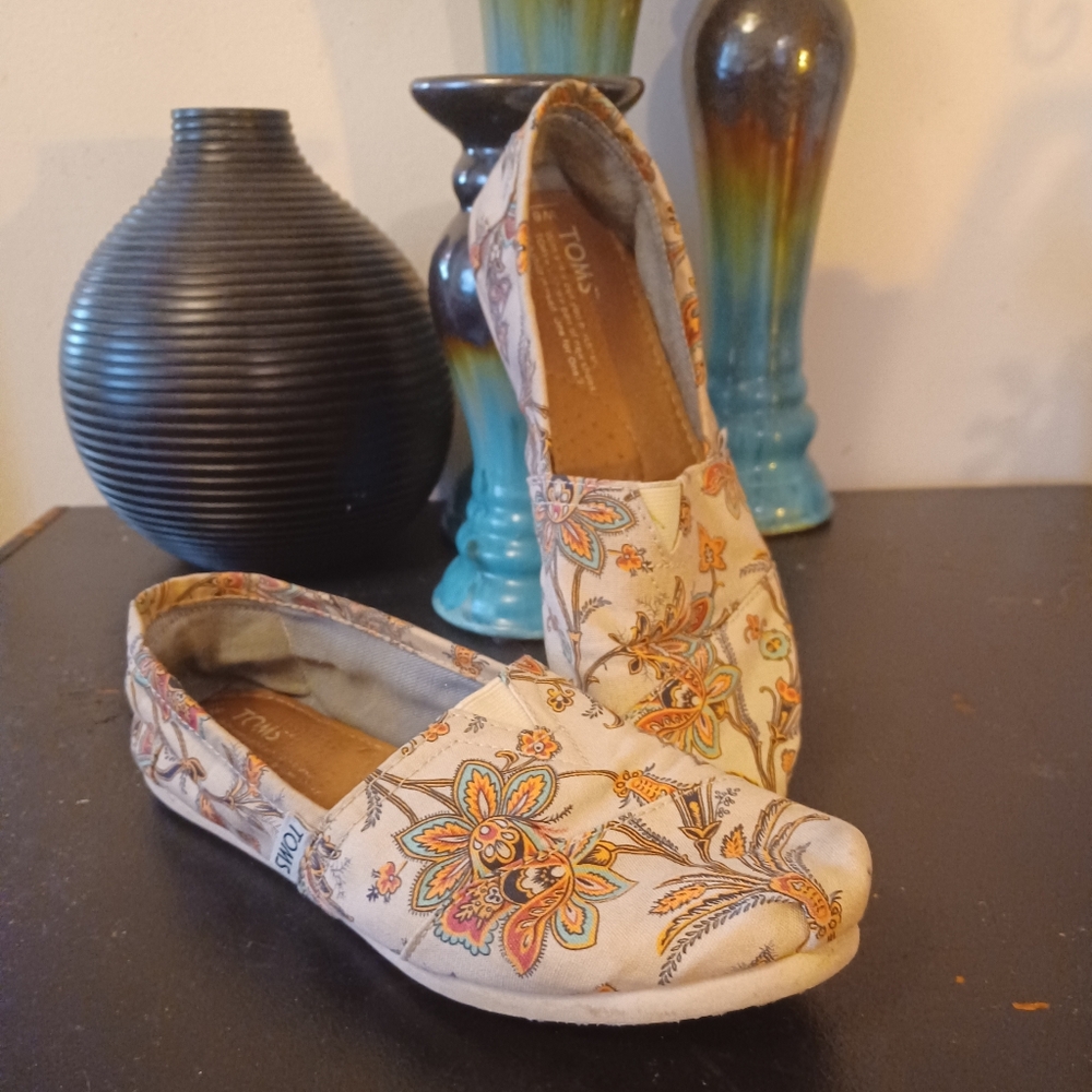 Toms Alpargatas Wmns sz 6 Shoe Canvas Tan Floral Casual Comfort (072524D)